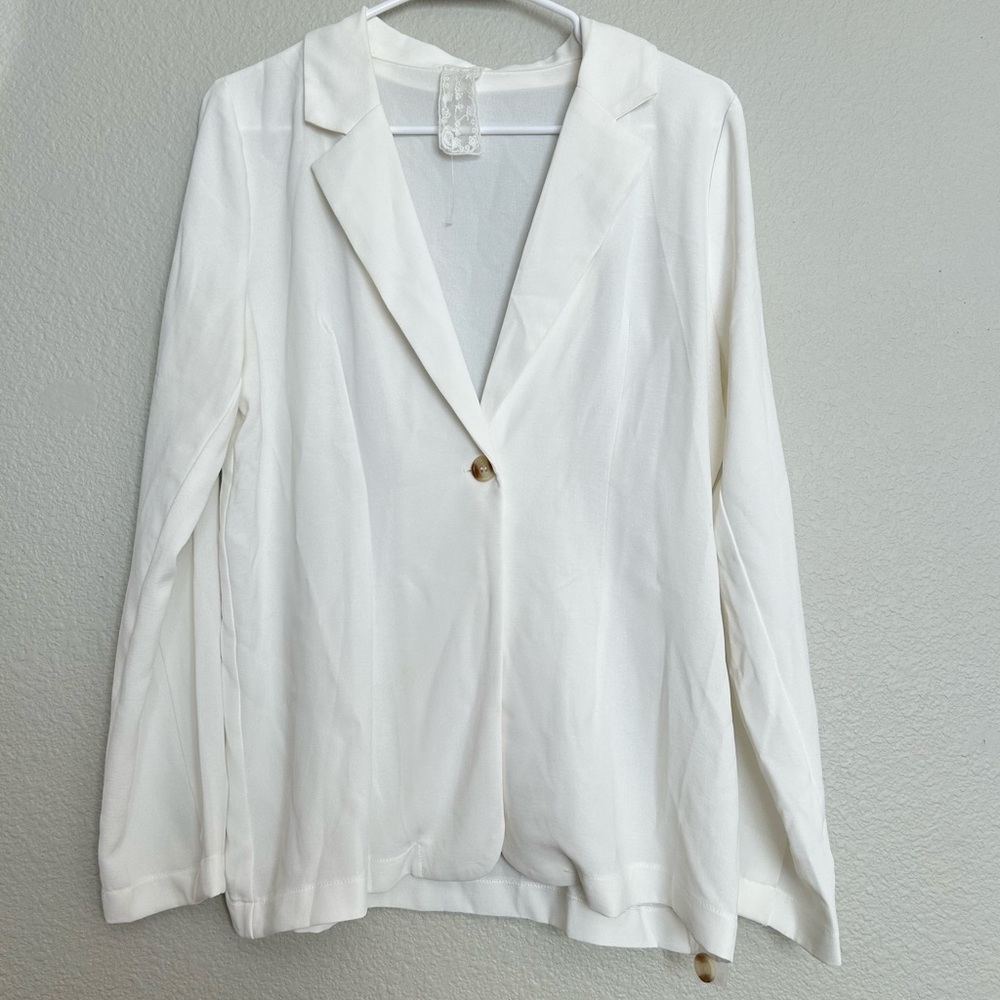 SADIE & SAGE white blazer